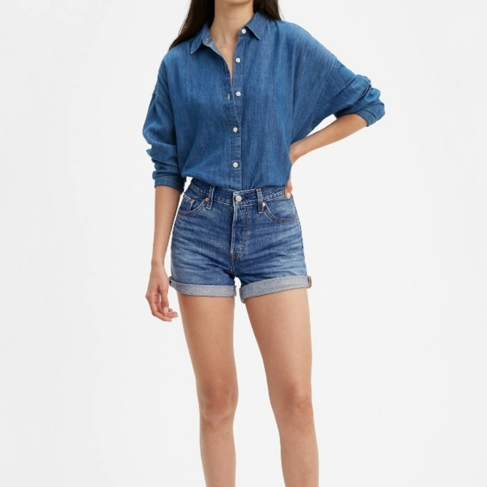 New with tags! Levi 501 shorts Mid Rise